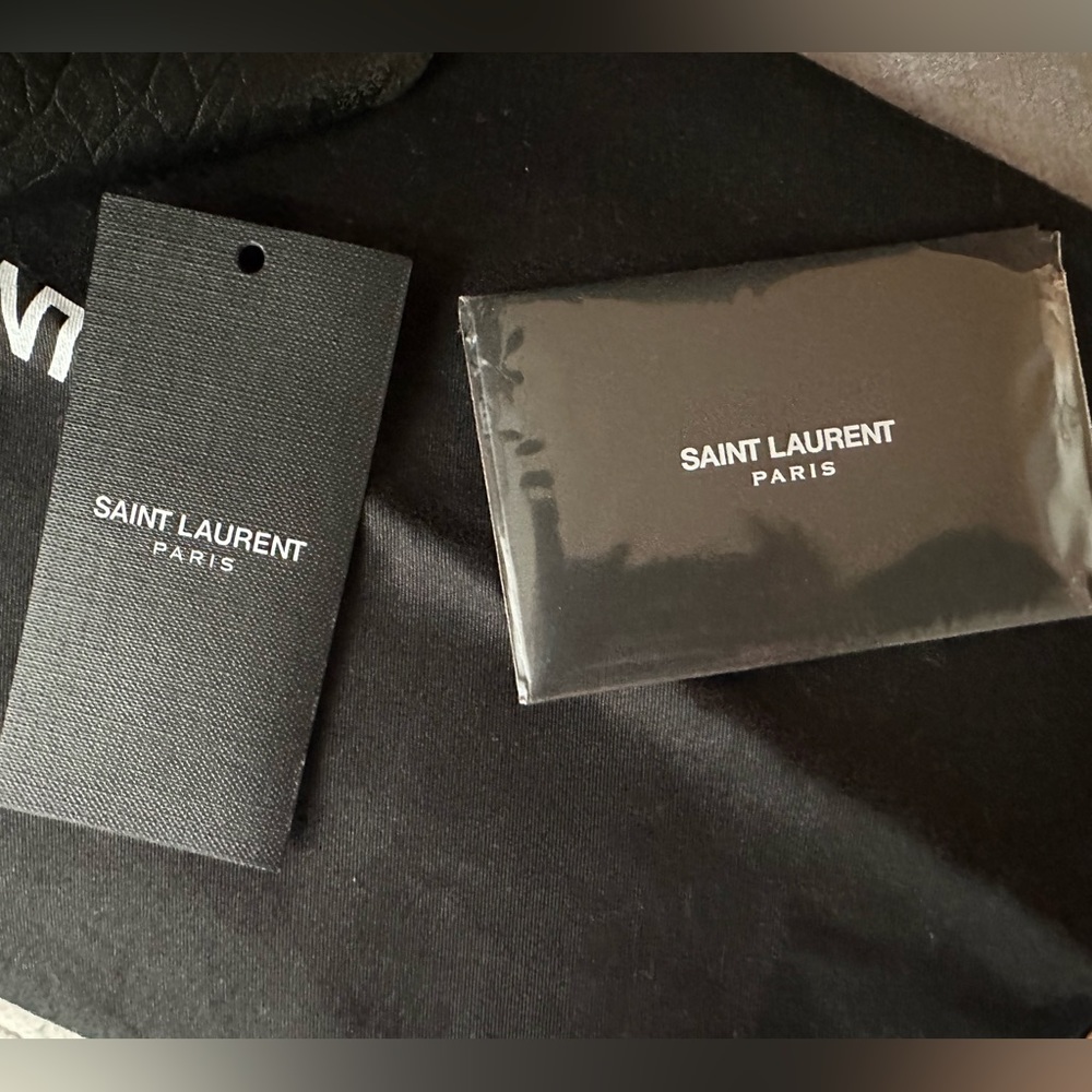 SAINT LAURENT • Shopping bag E/W in embossed crocodile leather CONDITION: USED - Picture 6 of 8